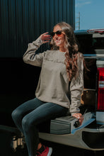 Load image into Gallery viewer, Women’s Signature Pullover - Heather Stone
